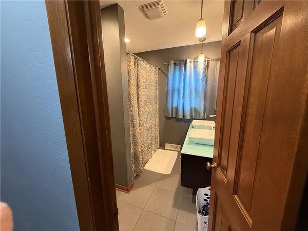 $300,000 | 402 Minnetare Lane, Hiawatha, KS 66434