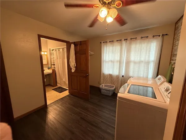 $300,000 | 402 Minnetare Lane, Hiawatha, KS 66434