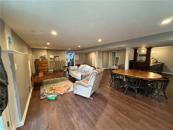 $300,000 | 402 Minnetare Lane, Hiawatha, KS 66434