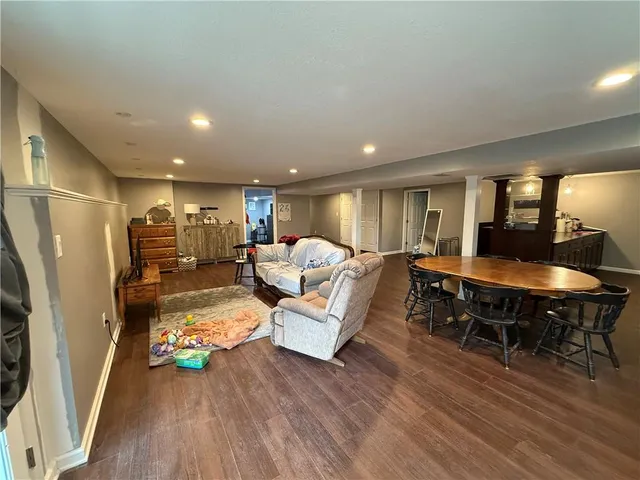 $319,000 | 402 Minnetare Lane, Hiawatha, KS 66434