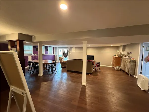 $300,000 | 402 Minnetare Lane, Hiawatha, KS 66434