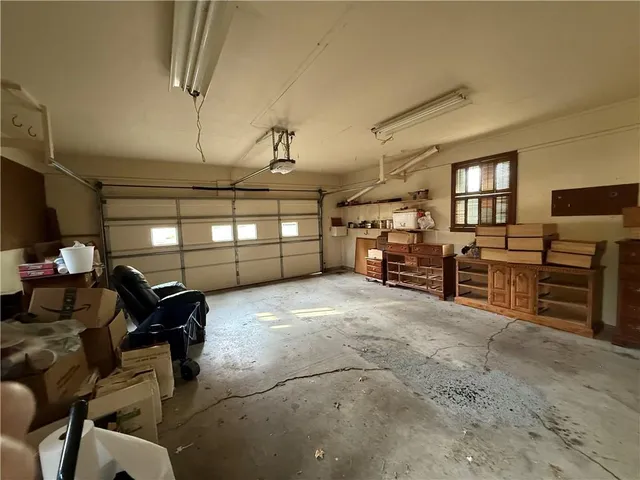 $319,000 | 402 Minnetare Lane, Hiawatha, KS 66434