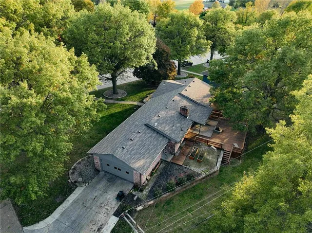 $319,000 | 402 Minnetare Lane, Hiawatha, KS 66434