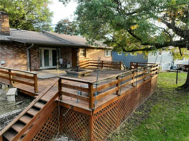 $319,000 | 402 Minnetare Lane, Hiawatha, KS 66434