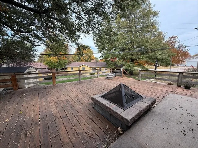 $319,000 | 402 Minnetare Lane, Hiawatha, KS 66434