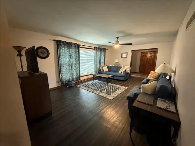 $319,000 | 402 Minnetare Lane, Hiawatha, KS 66434