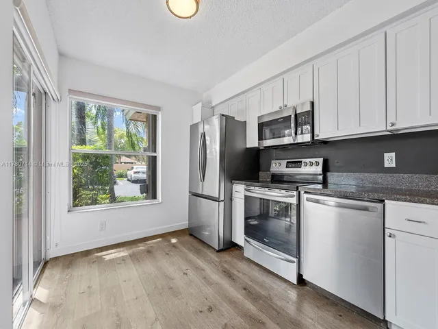 $2,500 | 3239 Northwest 44th Street, Unit 6, Oakland Park, FL 33309