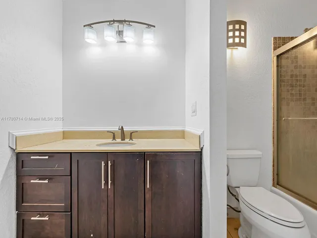 $2,500 | 3239 Northwest 44th Street, Unit 6, Oakland Park, FL 33309