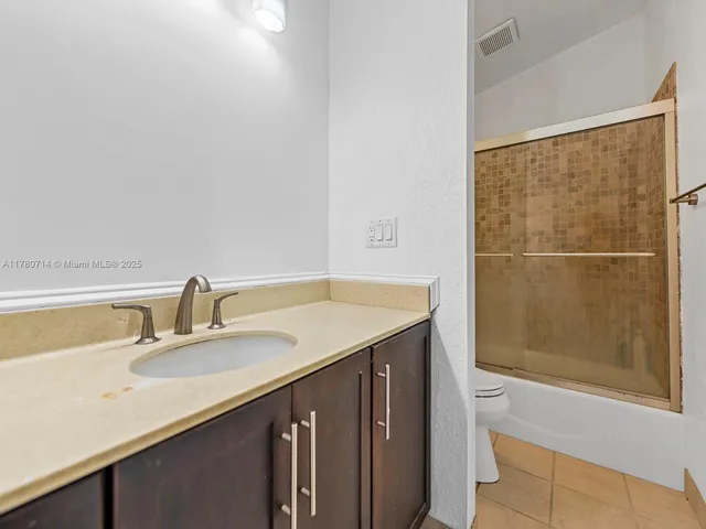 $2,500 | 3239 Northwest 44th Street, Unit 6, Oakland Park, FL 33309