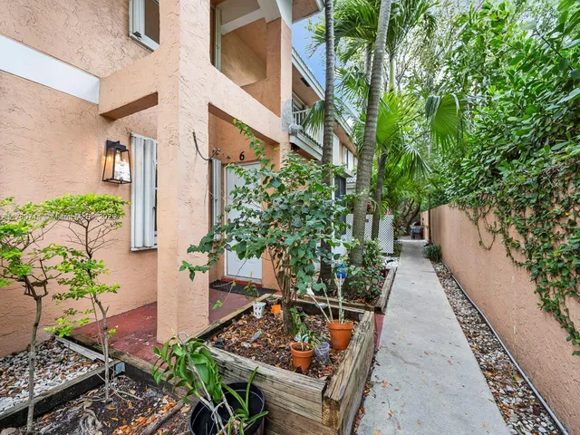 $2,500 | 3239 Northwest 44th Street, Unit 6, Oakland Park, FL 33309