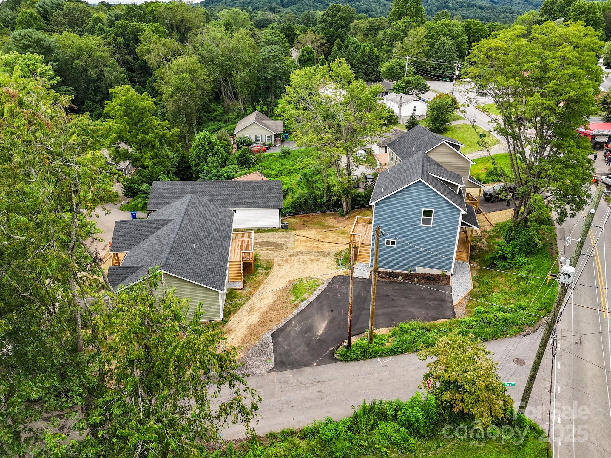 396 Deaverview Road Asheville, NC 28806 - Photo 35 of 35 an aerial view of a house with a garden