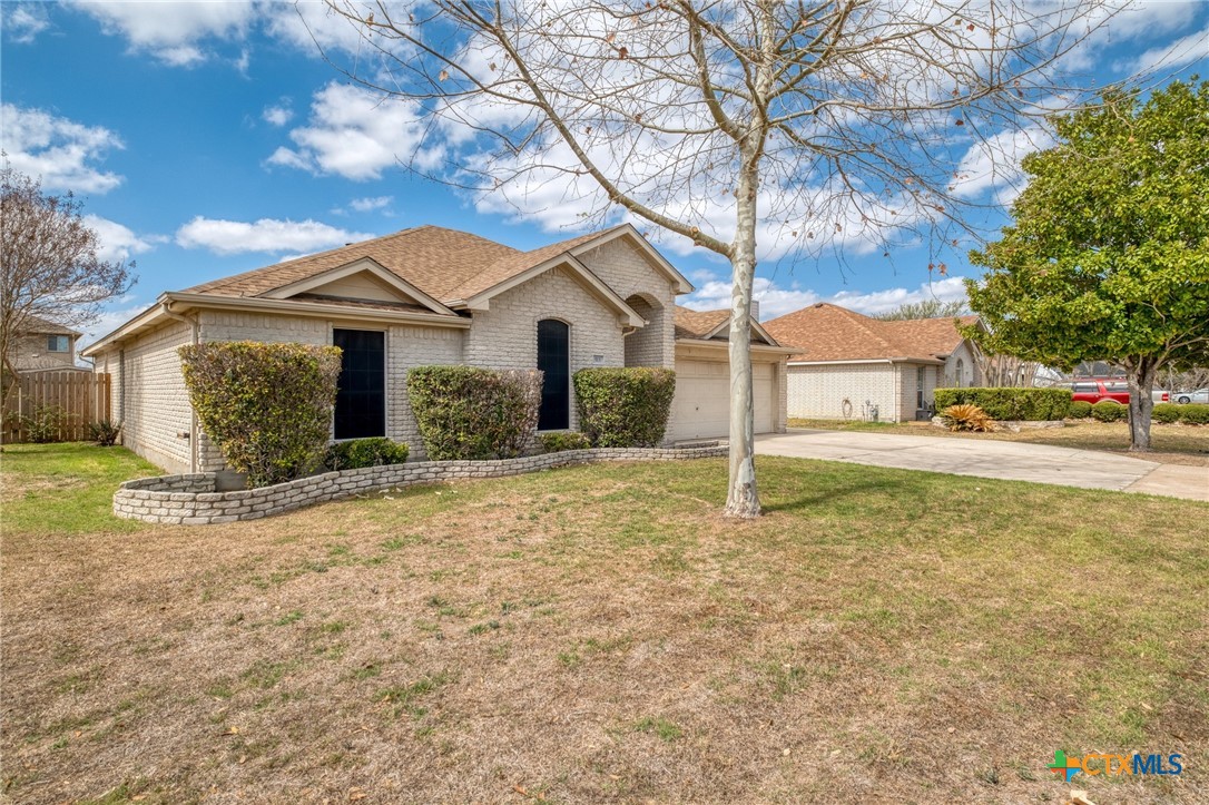 513 South Mockingbird Lane Lockhart, TX 78644 - Photo 2 of 25 a house with trees in the background