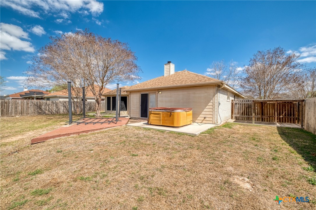 513 South Mockingbird Lane Lockhart, TX 78644 - Photo 24 of 25 a front view of a house with a yard