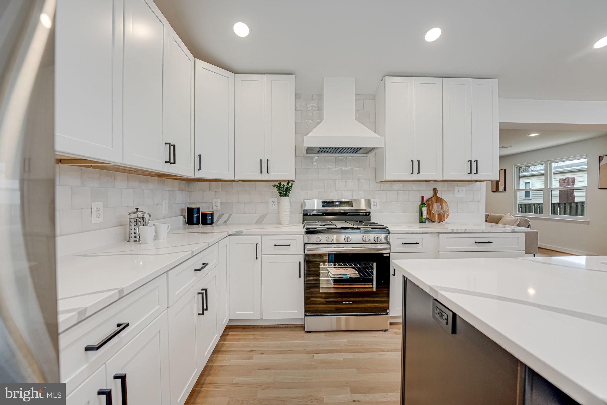 5108 Sutton Place Alexandria, VA 22304 - Photo 11 of 53 a kitchen with cabinets and appliances
