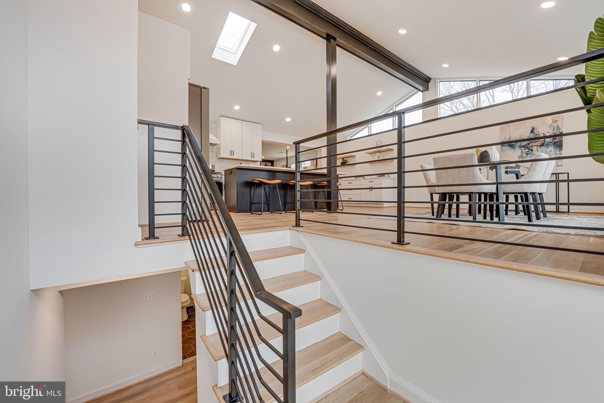 5108 Sutton Place Alexandria, VA 22304 - Photo 3 of 53