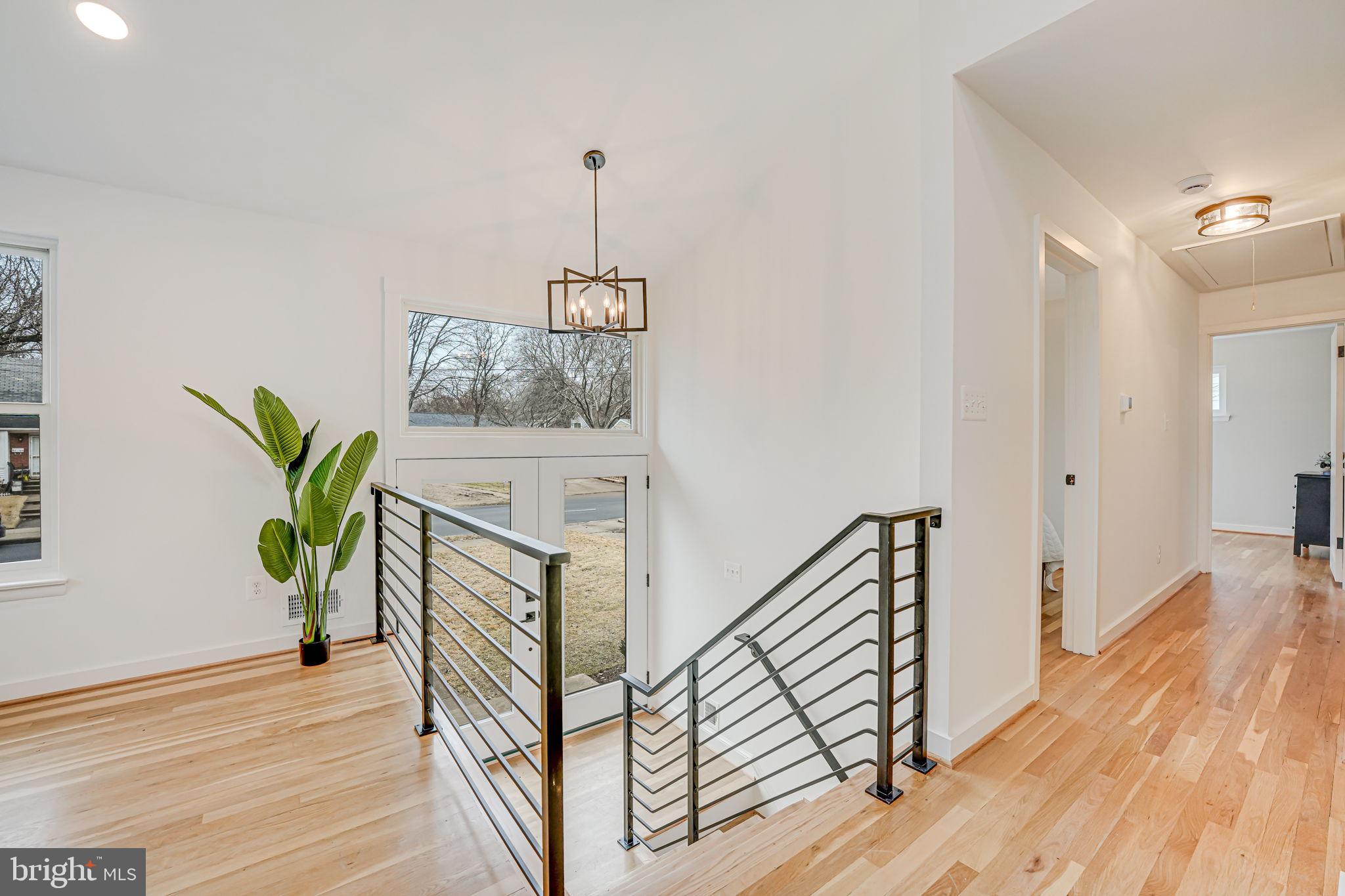 5108 Sutton Place Alexandria, VA 22304 - Photo 4 of 53 a view of a hallway with wooden floor and staircase