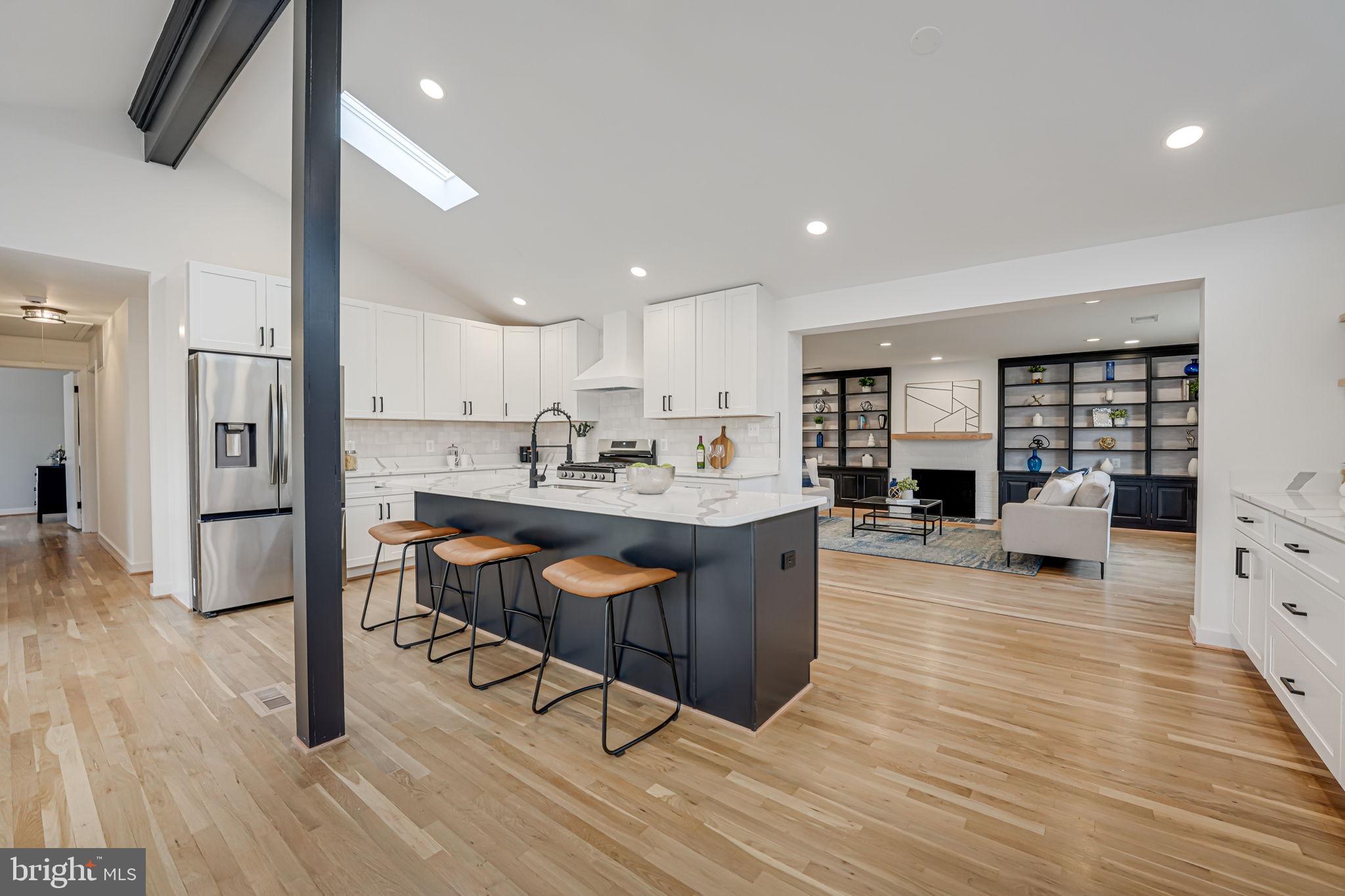 5108 Sutton Place Alexandria, VA 22304 - Photo 9 of 53 a living room with furniture and a wooden floor