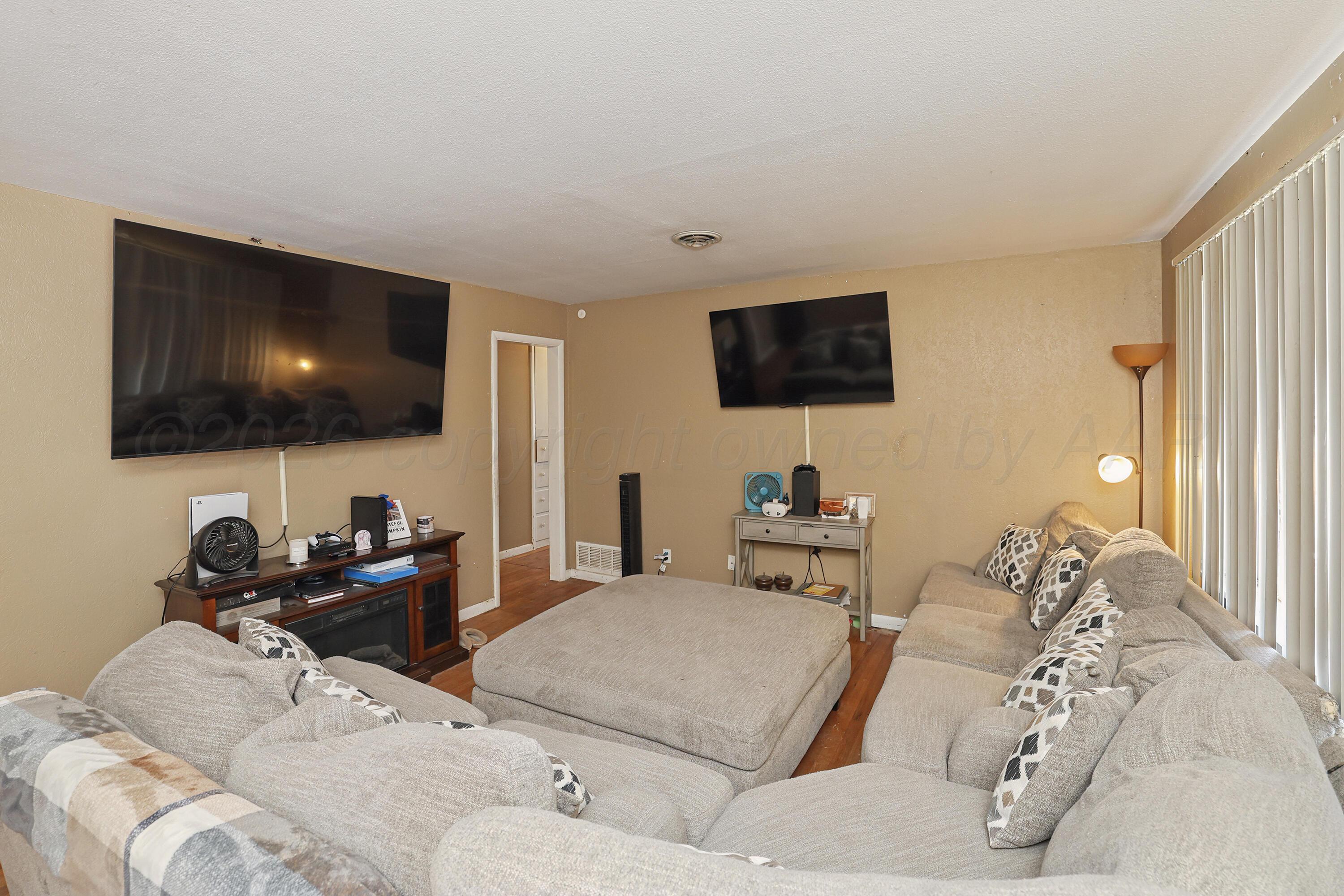 4119 Crockett Street Amarillo, TX 79110 - Photo 3 of 26 3-Living Area
