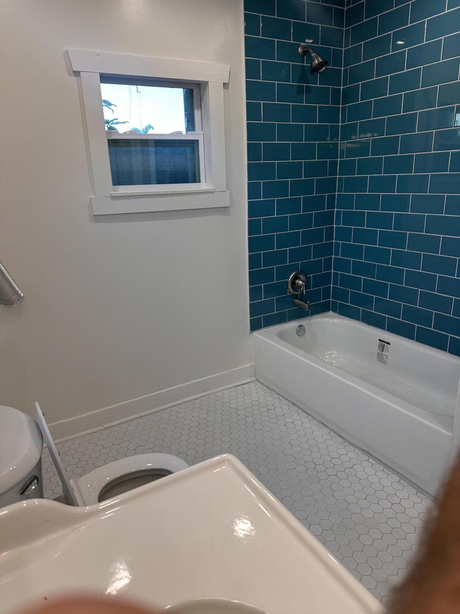 4707 Garden Avenue West Palm Beach, FL 33405 - Photo 7 of 14 Shower