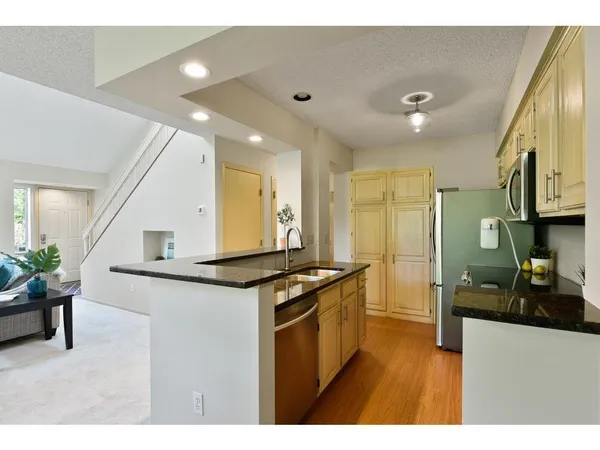 $2,500 | 1815 Terraceview Lane North, Unit D, Plymouth, MN 55447