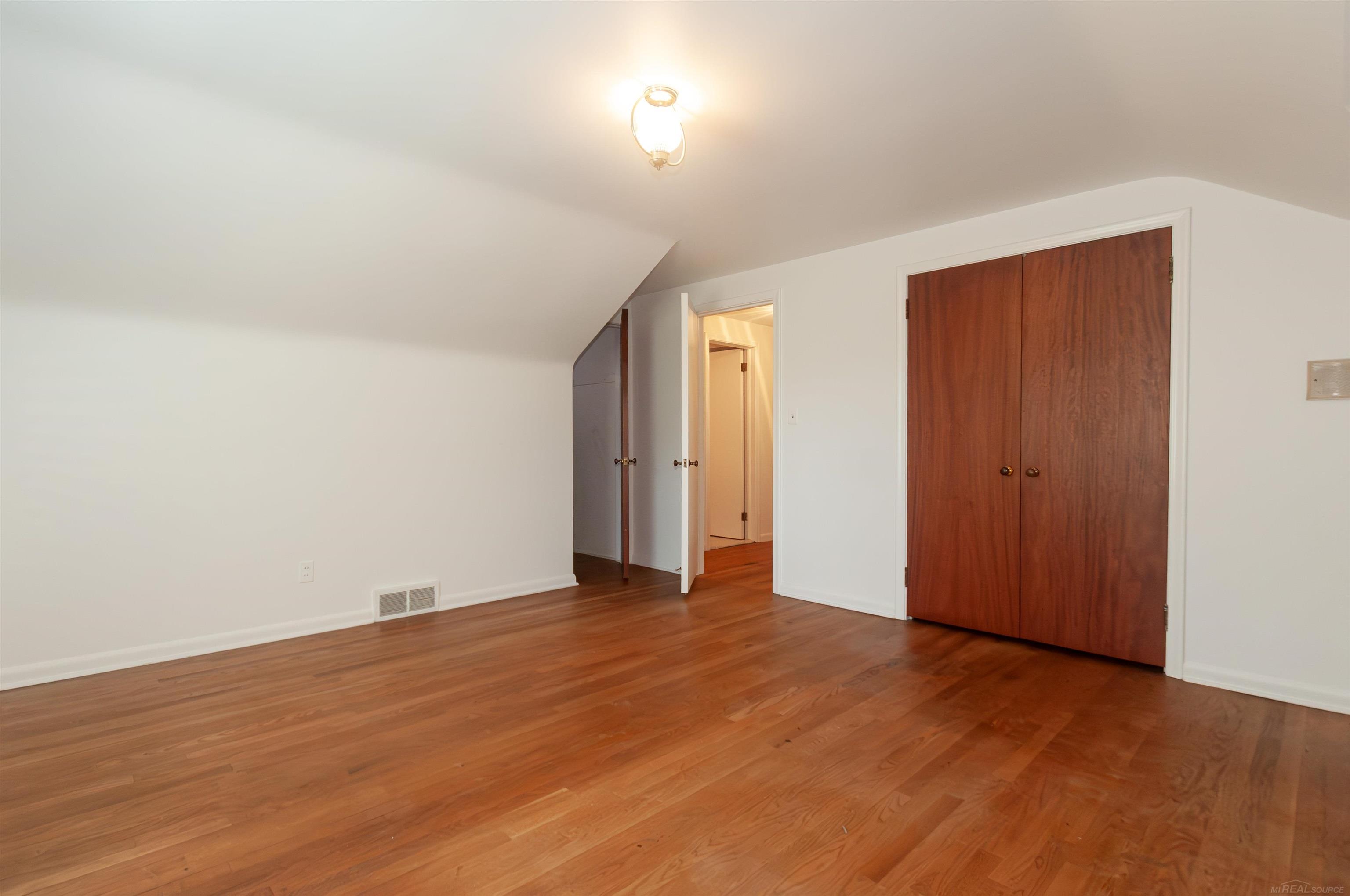 55 Roslyn Road Grosse Pointe, MI 48236 - Photo 37 of 50 50149466-bcf20b3a-a7ad-43b2-b562-41ff7336a351.JPG