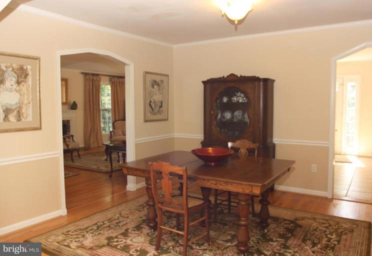 935 Peacock Station Road McLean, VA 22102 - Photo 11 of 30 Dining Room