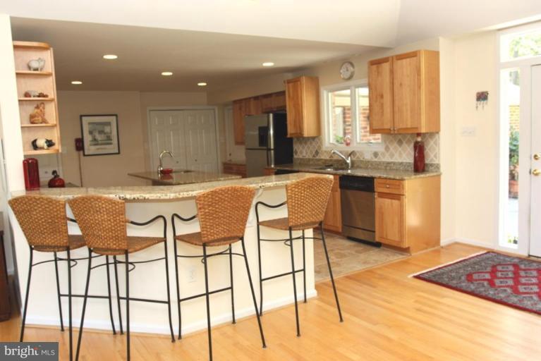 935 Peacock Station Road McLean, VA 22102 - Photo 13 of 30 Kitchen #3
