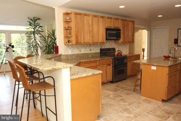 935 Peacock Station Road McLean, VA 22102 - Photo 18 of 30 Kitchen