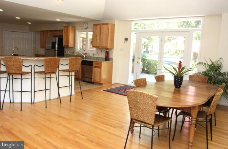 935 Peacock Station Road McLean, VA 22102 - Photo 20 of 30 Kitchen-Breakfast Area