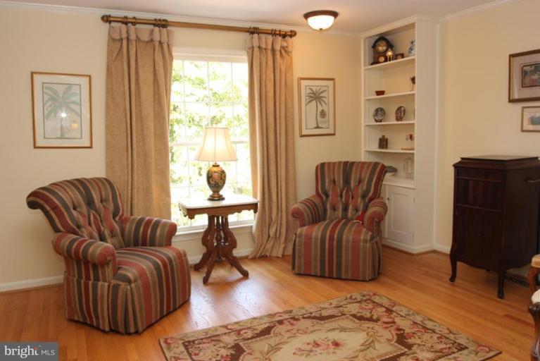 935 Peacock Station Road McLean, VA 22102 - Photo 23 of 30 Living Room #2