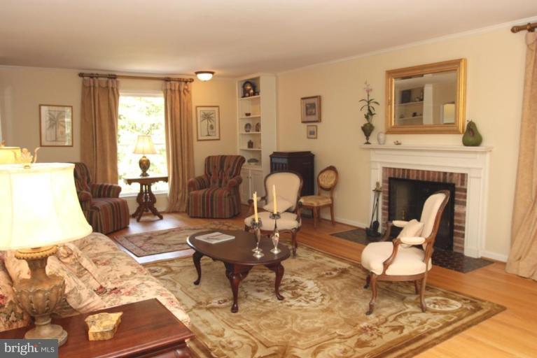 935 Peacock Station Road McLean, VA 22102 - Photo 24 of 30 Living Room #3