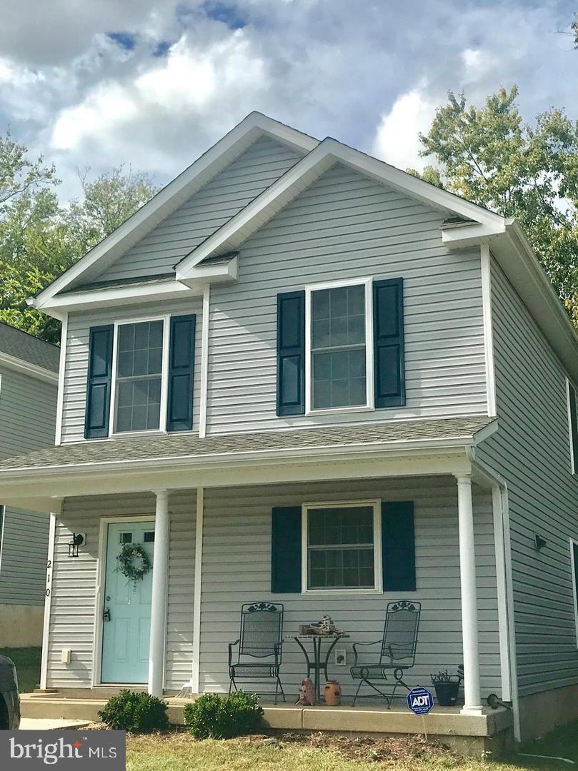 208 Bend Farm Road Fredericksburg, VA 22408 - Photo 1 of 16 a front view of a house with garden