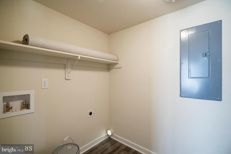 208 Bend Farm Road Fredericksburg, VA 22408 - Photo 11 of 16 a bathroom with a bathtub