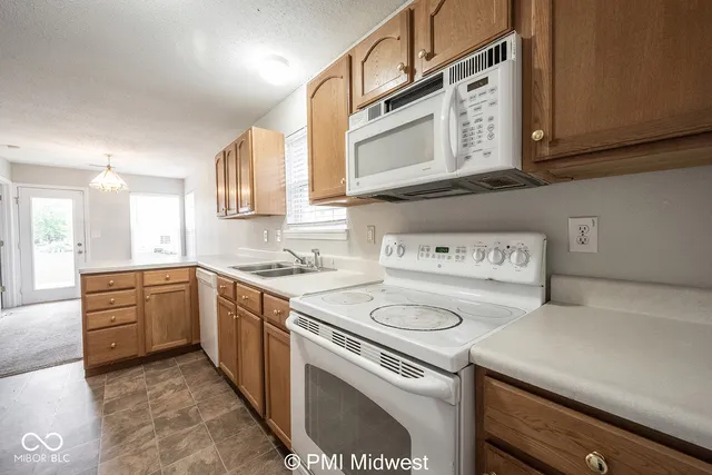 $1,899 | 19496 Prairie Crossing Drive, Noblesville, IN 46062