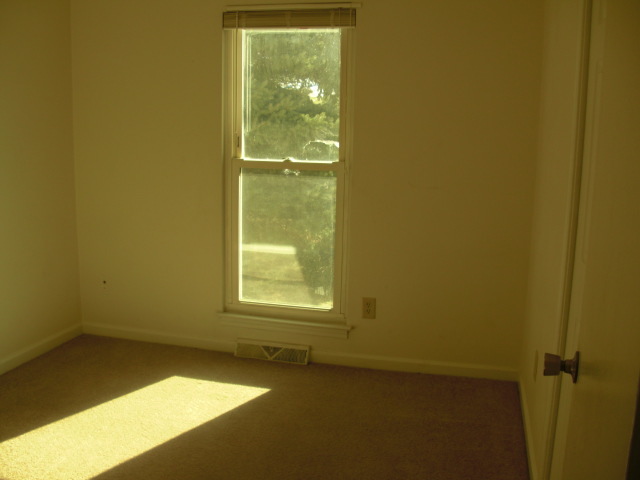 516 Ruddell Road Vinton, VA 24179 - Photo 4 of 11 Bedroom 1