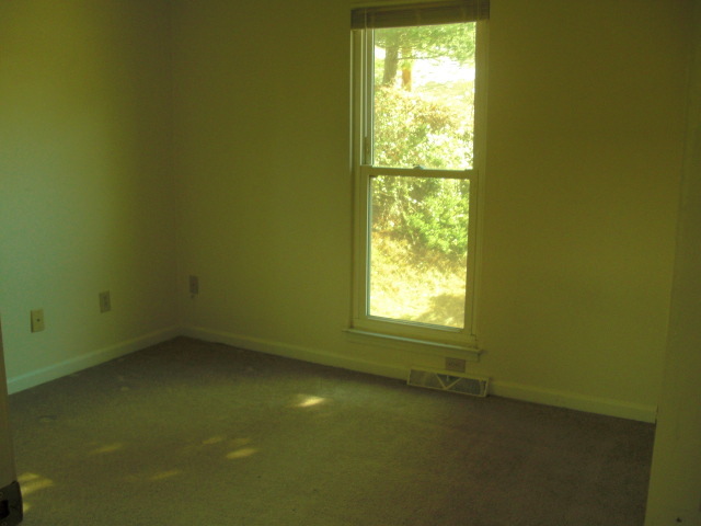 516 Ruddell Road Vinton, VA 24179 - Photo 5 of 11 Bedroom 2