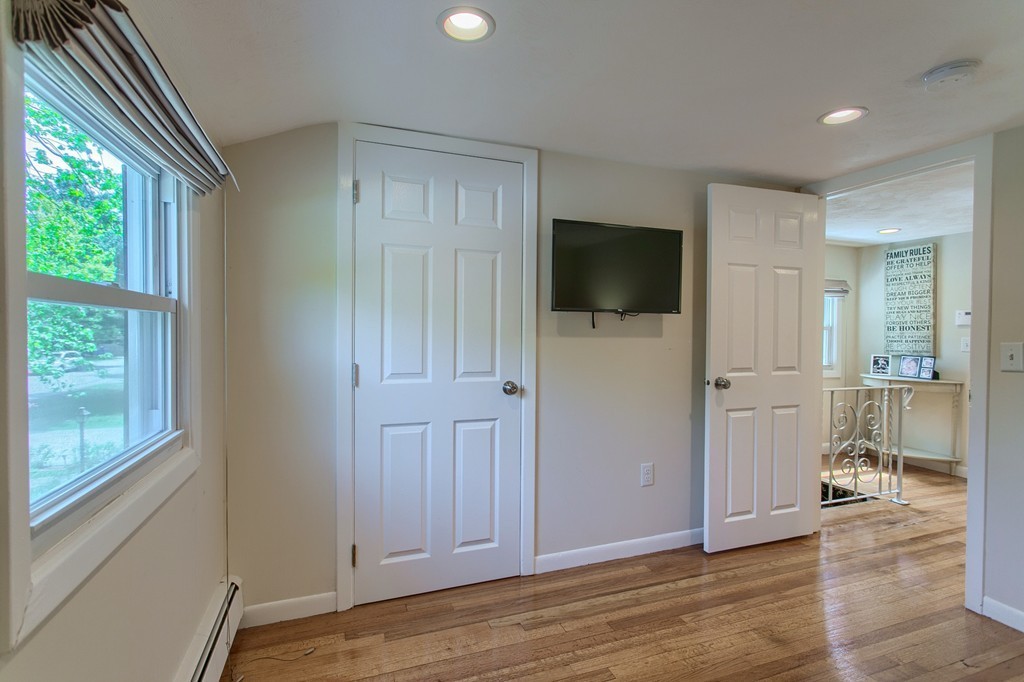 21 Hillside Road Tewksbury, MA 01876 - Photo 17 of 30 Gallery Image 17