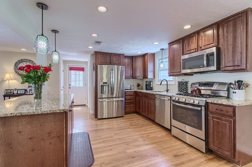 21 Hillside Road Tewksbury, MA 01876 - Photo 5 of 30 Gallery Image 5