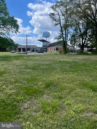 a view of a house with a big yard