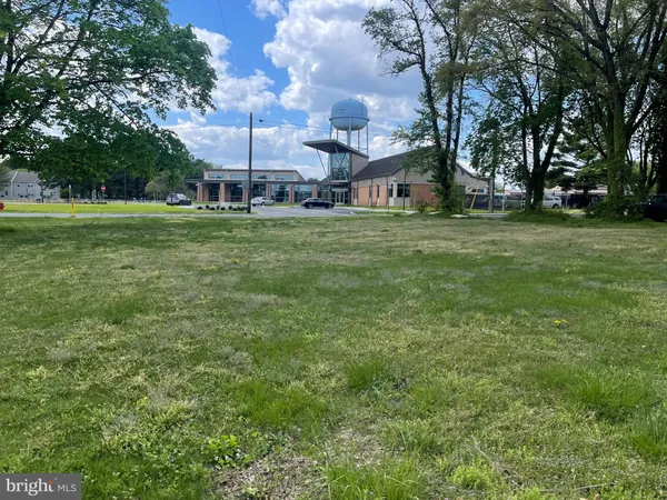a view of a house with a big yard
