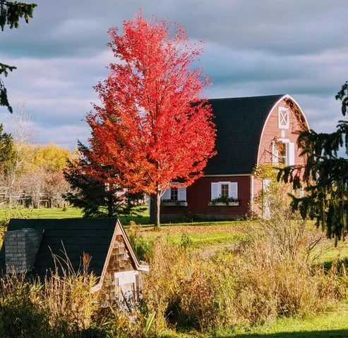 $725,000 | 60445 Summit Road West, Ashland, WI 54806