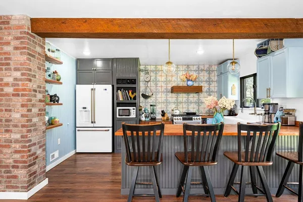 $695,000 | 60445 Summit Road West, Ashland, WI 54806