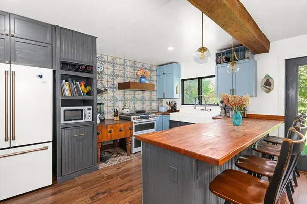 $695,000 | 60445 Summit Road West, Ashland, WI 54806
