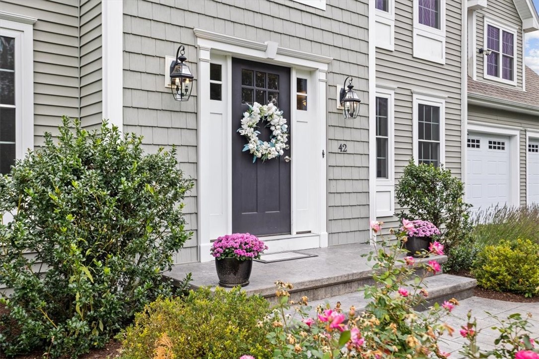 42 Lantern Road Lincoln, RI 02865 - Photo 2 of 50 Gallery Image 2