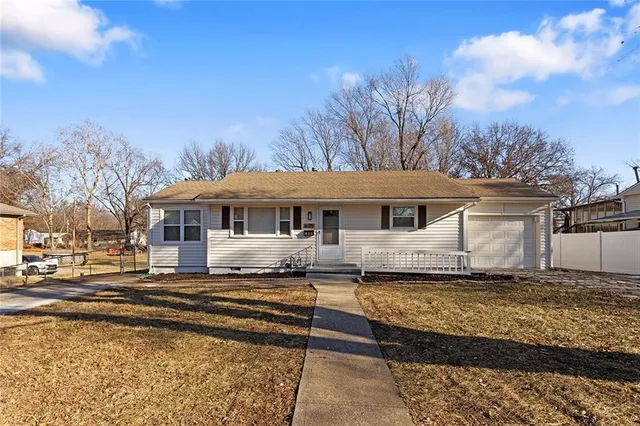 $269,900 | 609 Southeast Florence Avenue, Lee's Summit, MO 64063