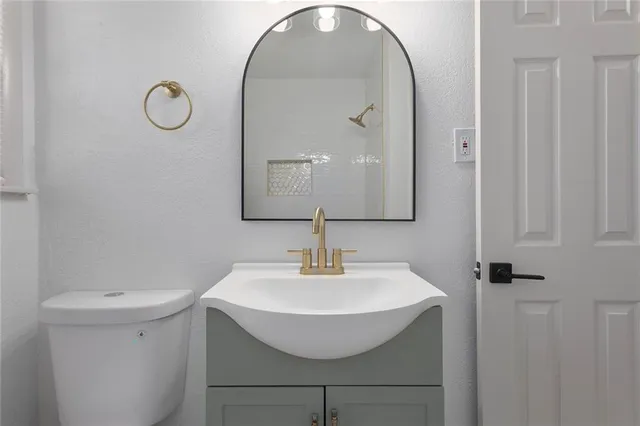 $269,900 | 609 Southeast Florence Avenue, Lee's Summit, MO 64063