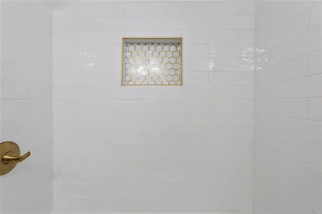 $269,900 | 609 Southeast Florence Avenue, Lee's Summit, MO 64063