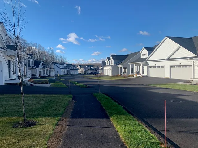 $634,900 | 14 Baiting Brook Lane, Unit 65, Worcester, MA 01609