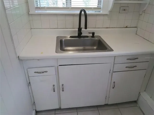 a close view of sink and tap