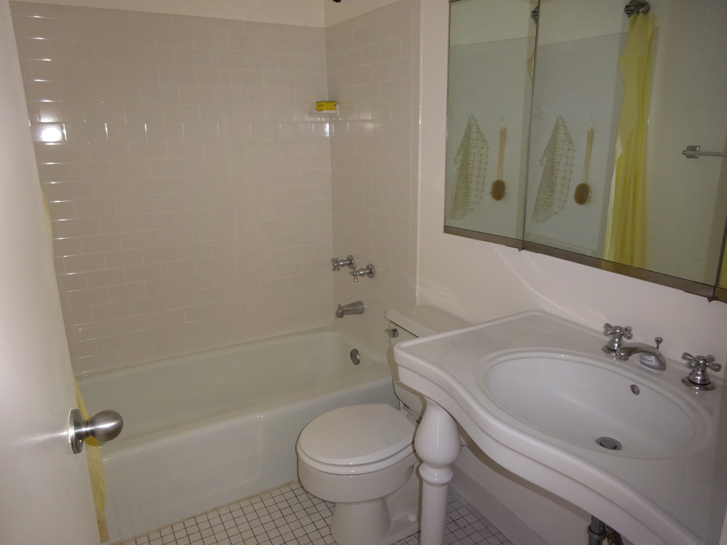 5415 North Sheridan Road, Unit 1507 Chicago, IL 60640 - Photo 13 of 13 a bathroom with a sink toilet and shower